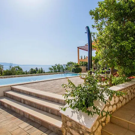 Stunning In Labin With Kitchen Apartman *