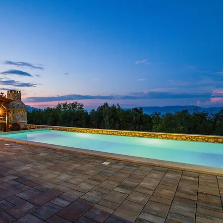 Stunning In Labin With Kitchen Apartman Ravni