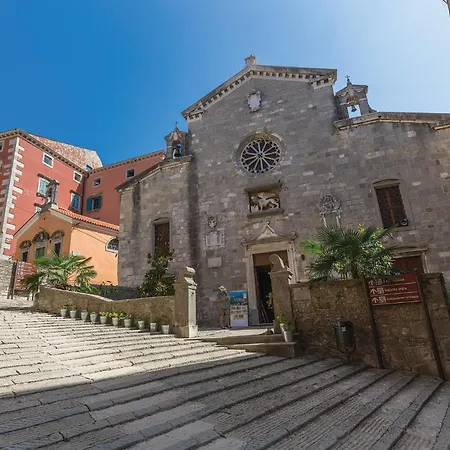Stunning In Labin With Kitchen Apartman Ravni